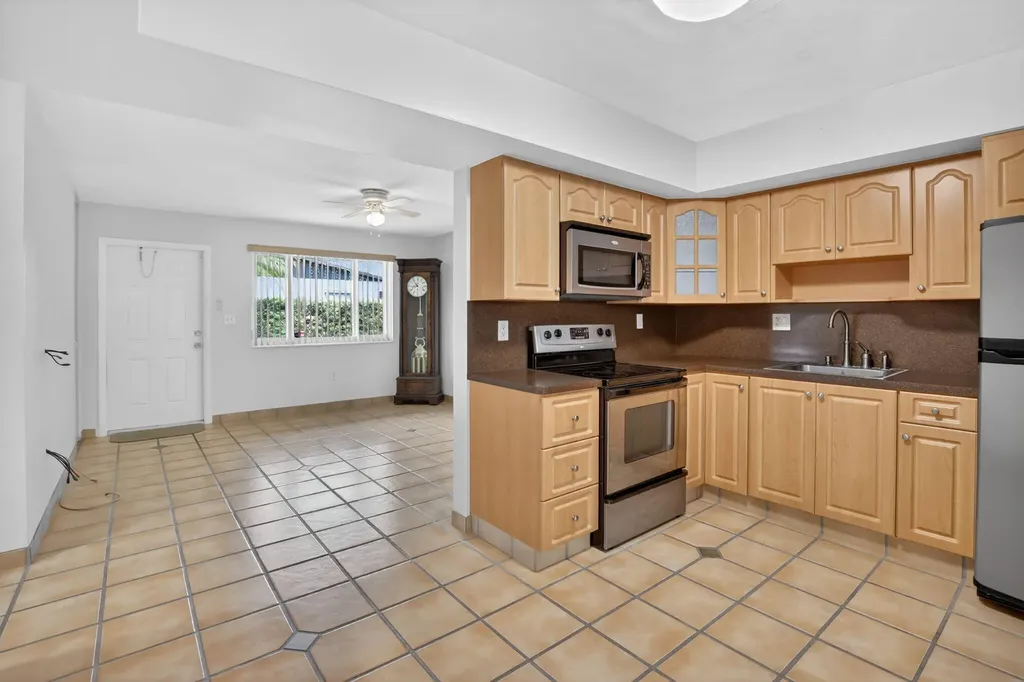 6281 Moseley Street Hollywood FL 33024