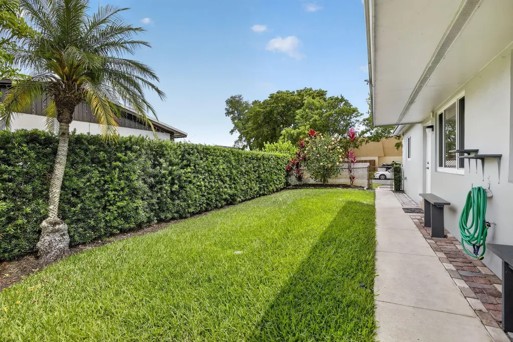6281 Moseley Street Hollywood FL 33024