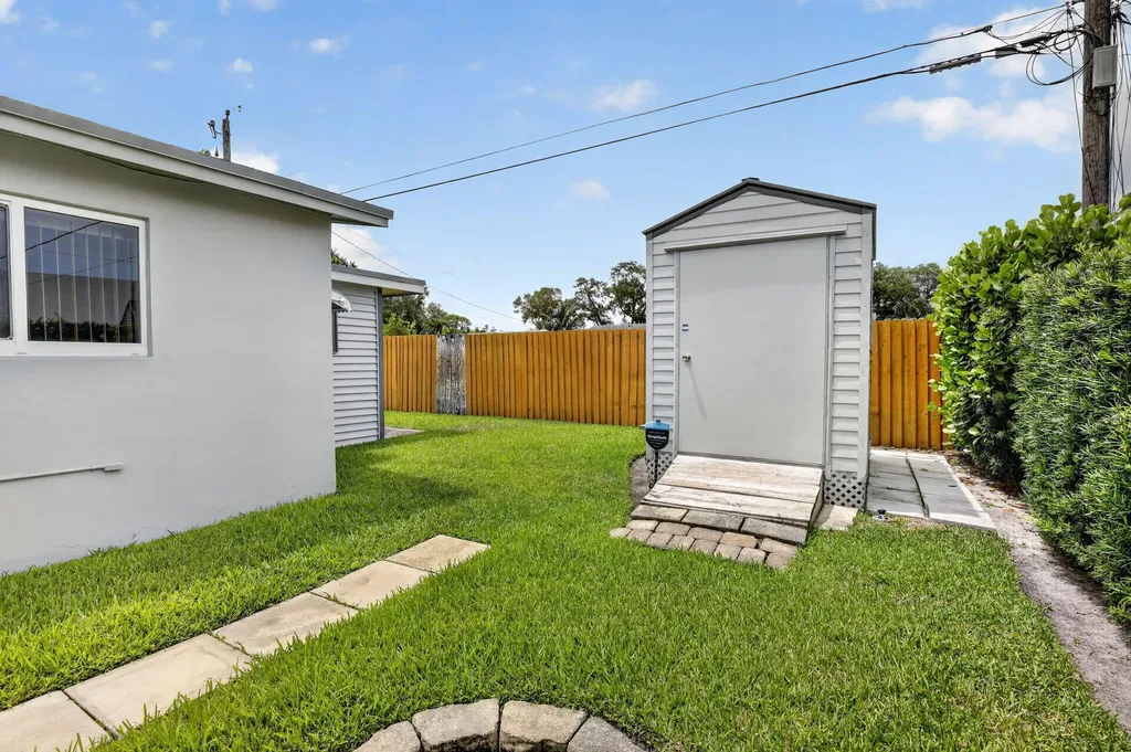 6281 Moseley Street Hollywood FL 33024