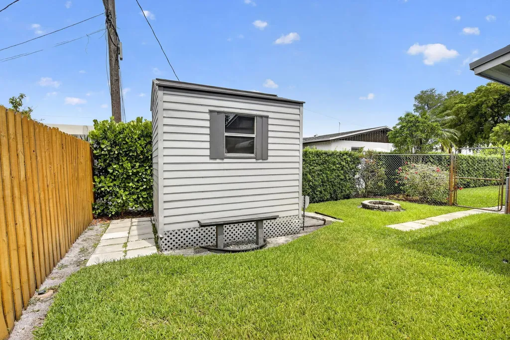 6281 Moseley Street Hollywood FL 33024