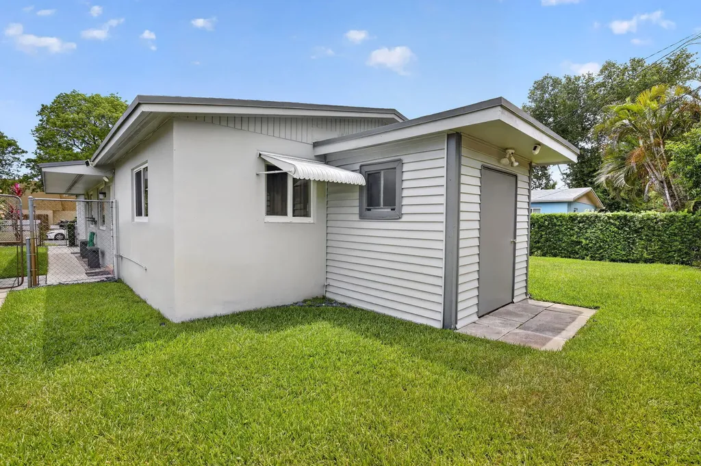 6281 Moseley Street Hollywood FL 33024