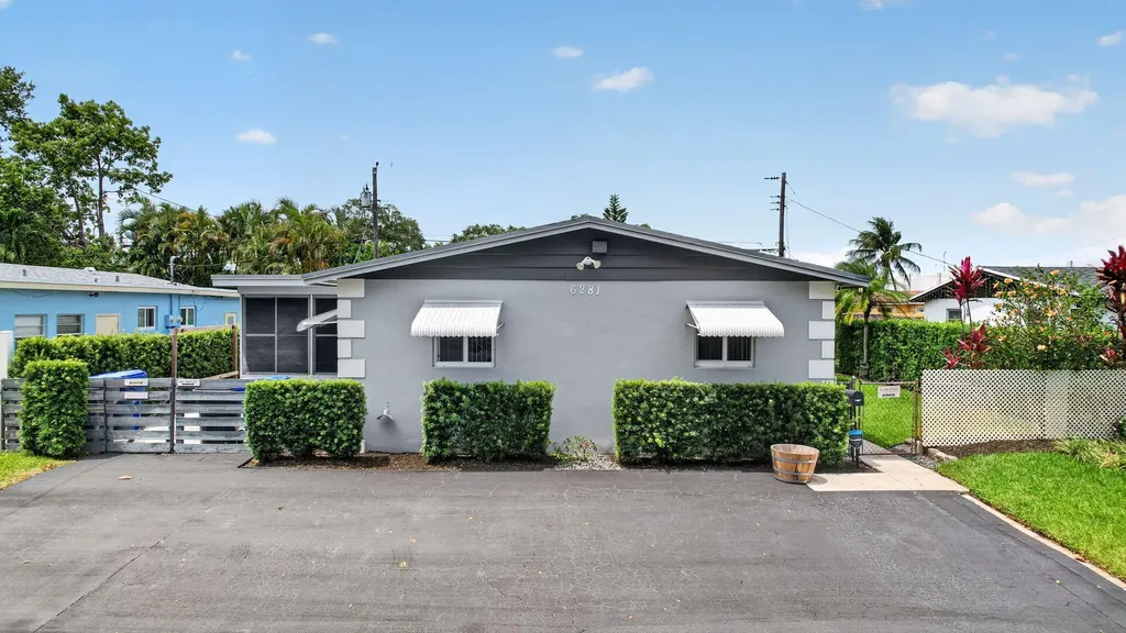 6281 Moseley Street Hollywood FL 33024