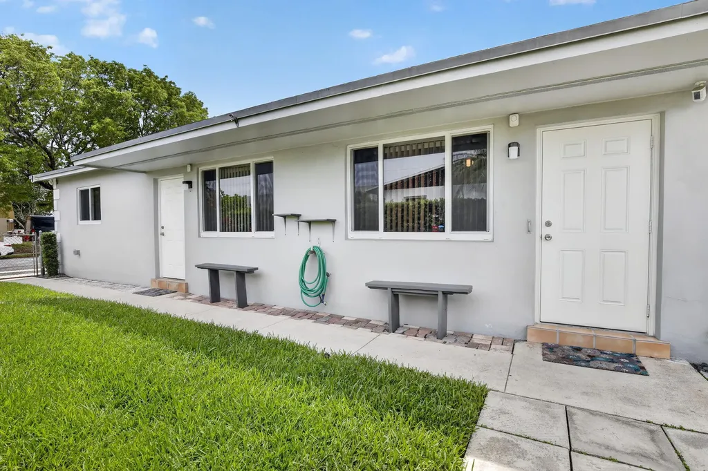 6281 Moseley Street Hollywood FL 33024