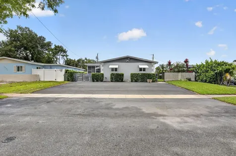 6281 Moseley Street Hollywood FL 33024