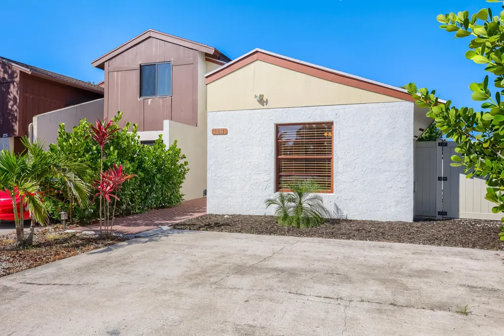 1231 The 12th Fairway Wellington FL 33414