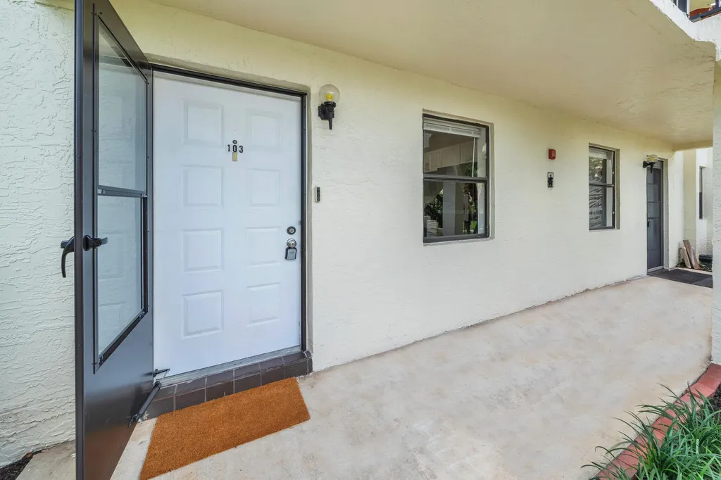 22136 Palms Way Boca Raton FL 33433