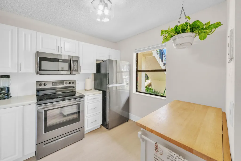 22136 Palms Way Boca Raton FL 33433