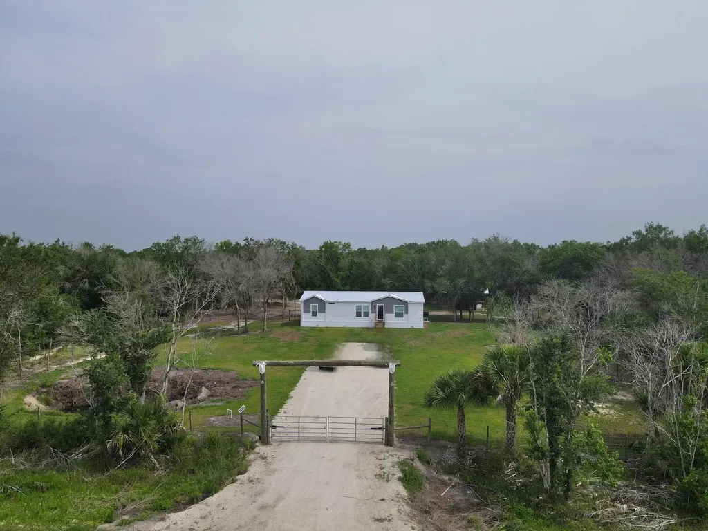 19411 NW 258th Street Okeechobee FL 34972