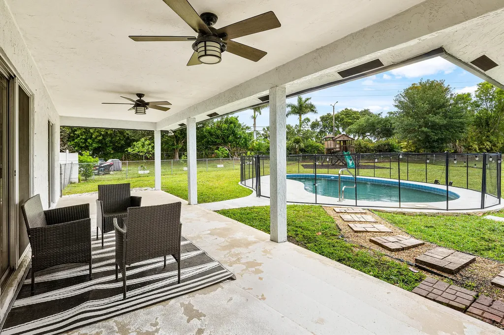 206 Parkwood Drive S Royal Palm Beach FL 33411