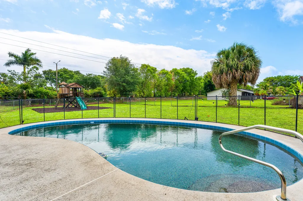 206 Parkwood Drive S Royal Palm Beach FL 33411