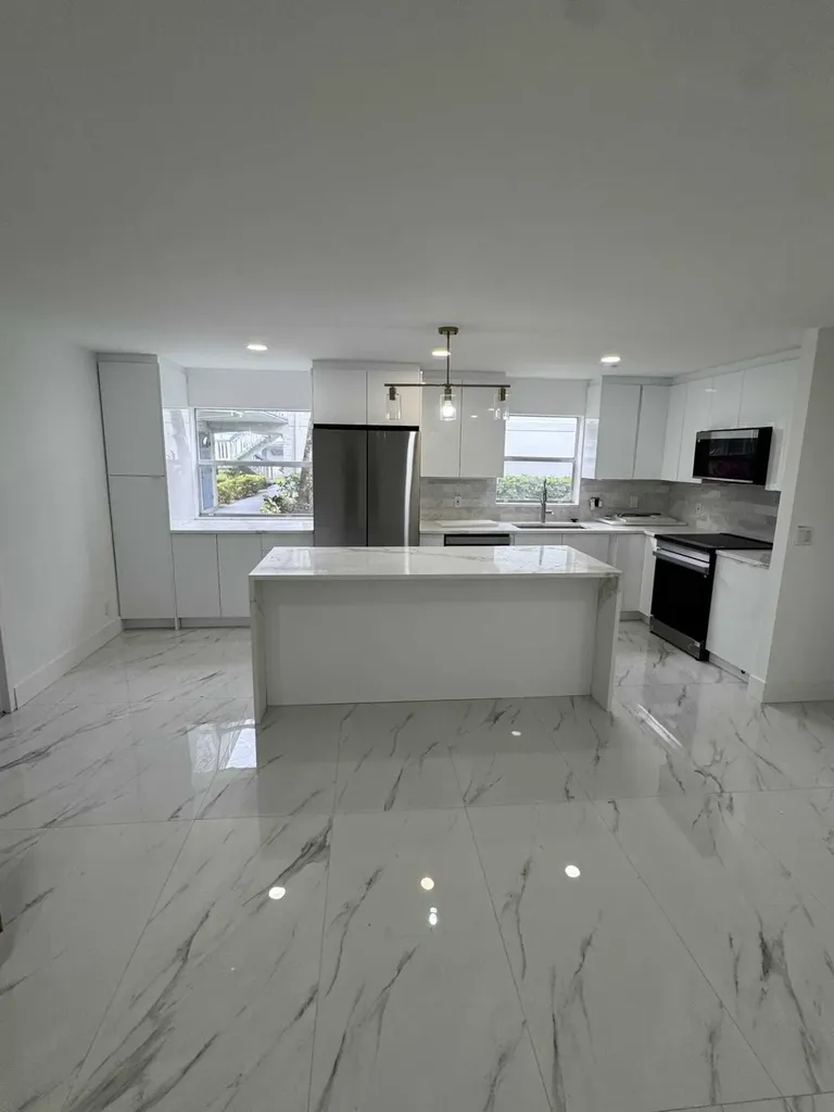 216 Tuscany Delray Beach FL 33446