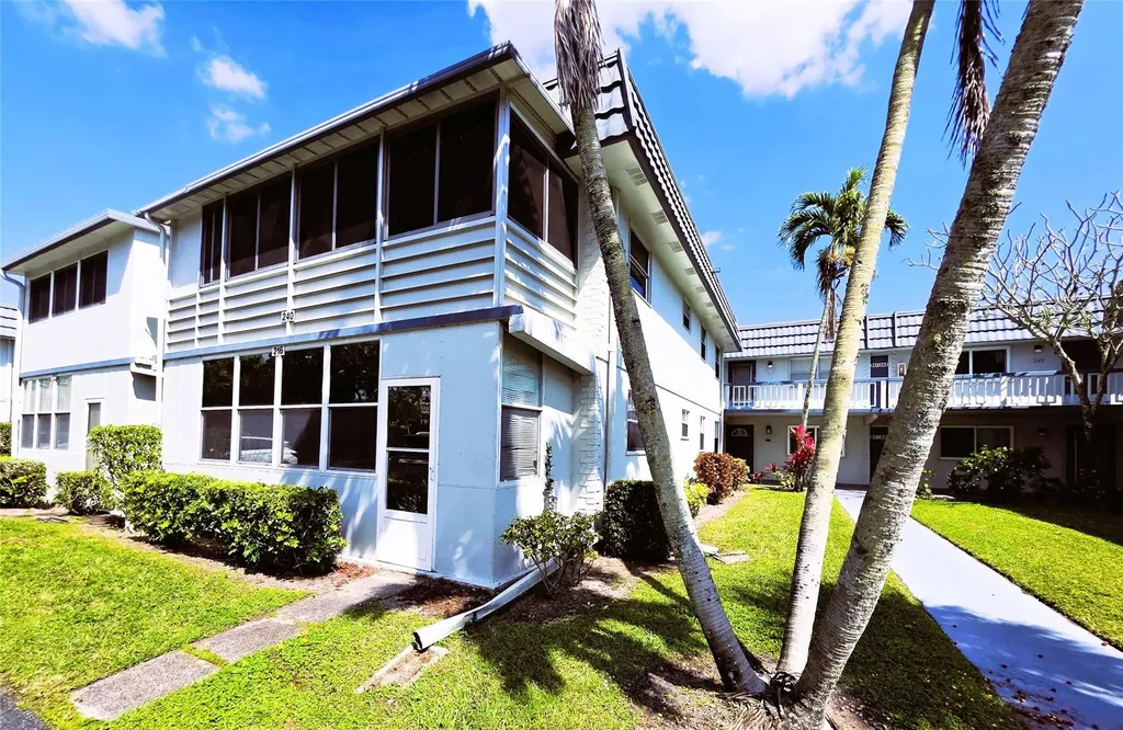216 Tuscany Delray Beach FL 33446