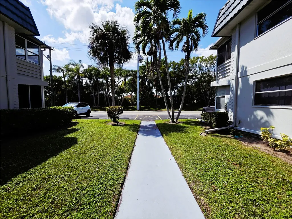 216 Tuscany Delray Beach FL 33446