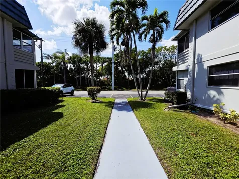 216 Tuscany Delray Beach FL 33446