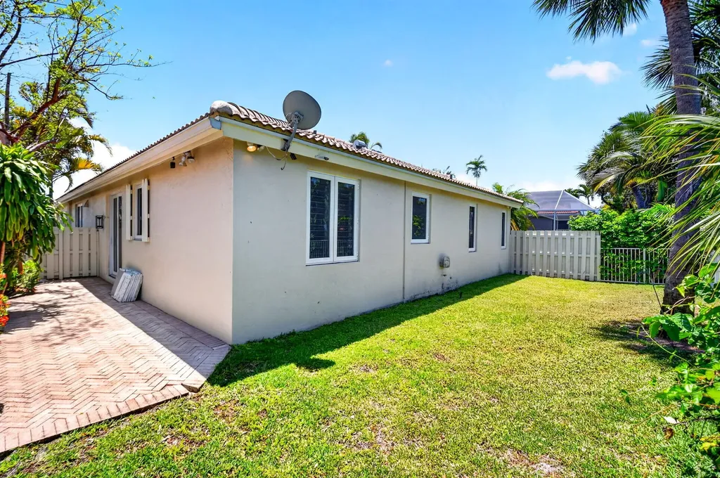 5063 Ventura Drive Delray Beach FL 33484