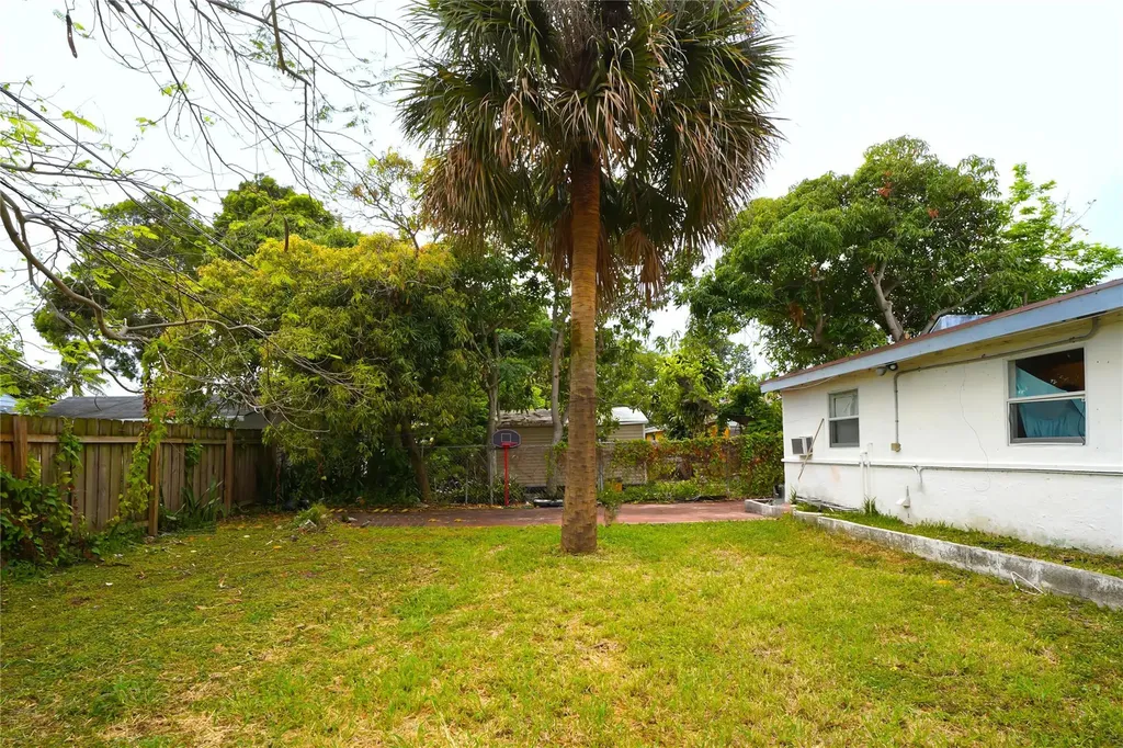 624 51st Street West Palm Beach FL 33407