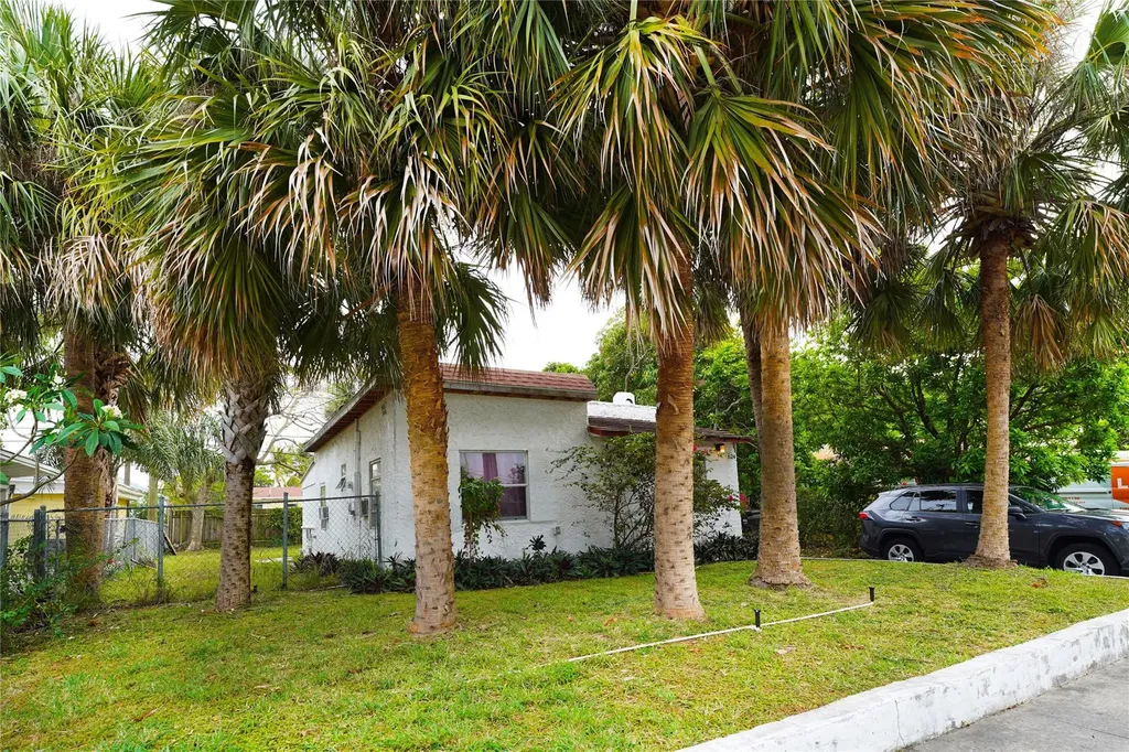 624 51st Street West Palm Beach FL 33407
