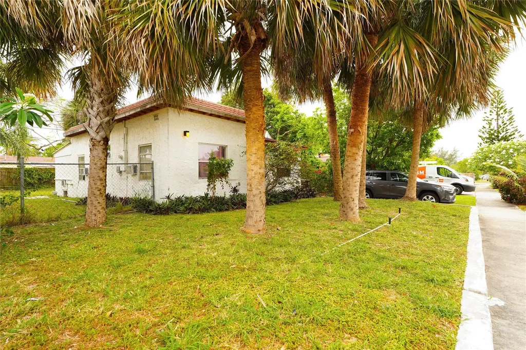 624 51st Street West Palm Beach FL 33407