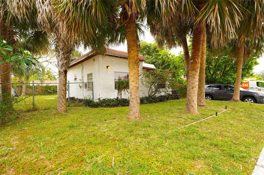 624 51st Street West Palm Beach FL 33407