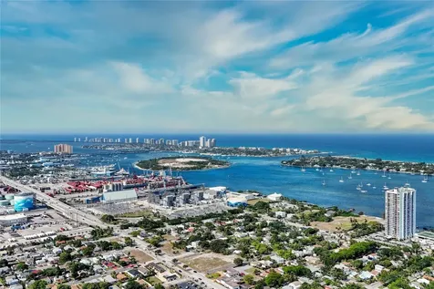 624 51st Street West Palm Beach FL 33407