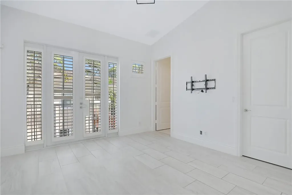 180 NE 6th Avenue Delray Beach FL 33483