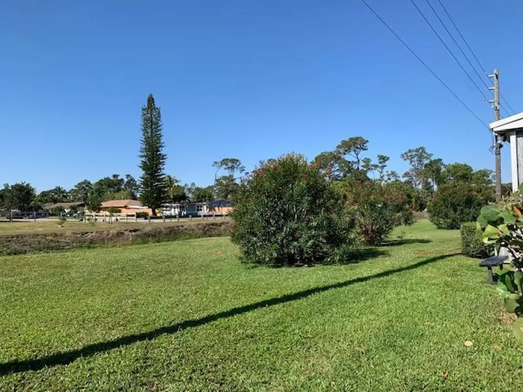 2916 Crosley Drive E West Palm Beach FL 33415