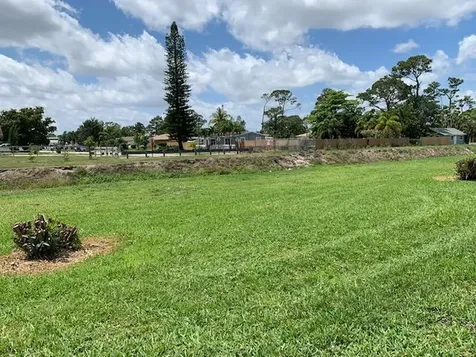 2916 Crosley Drive E West Palm Beach FL 33415