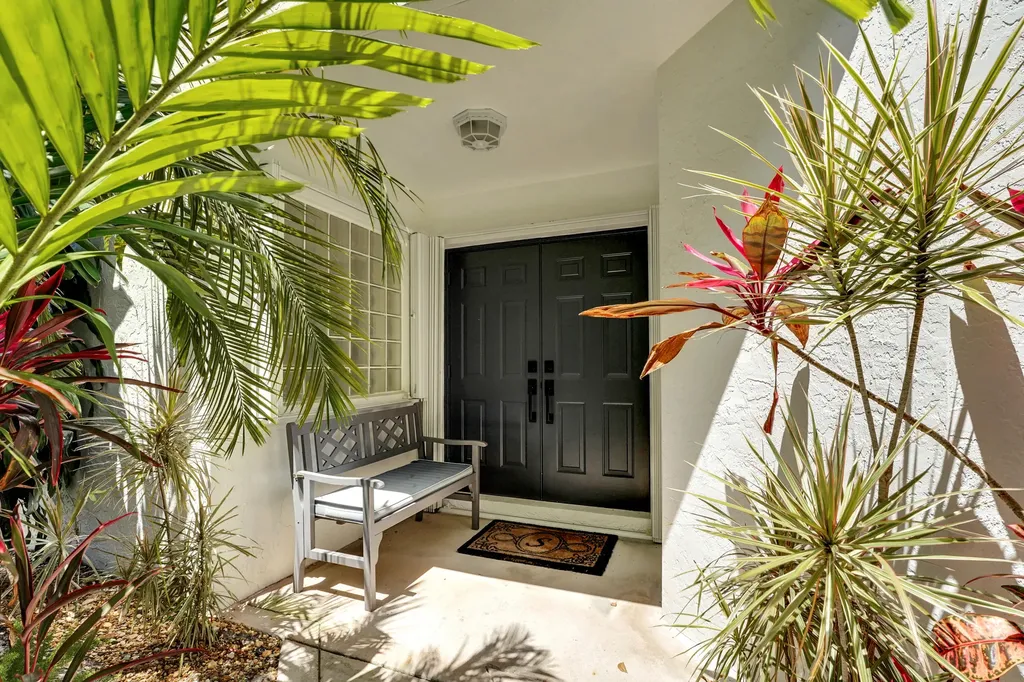 18475 Vía Di Sorrento Boca Raton FL 33496