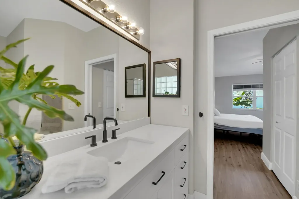18475 Vía Di Sorrento Boca Raton FL 33496
