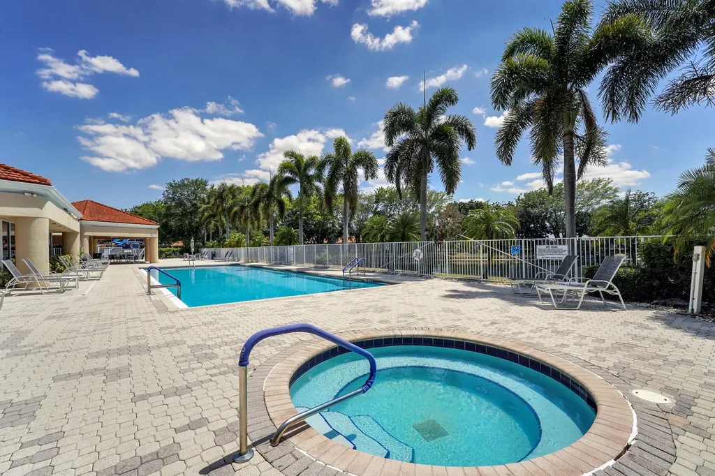 18475 Vía Di Sorrento Boca Raton FL 33496