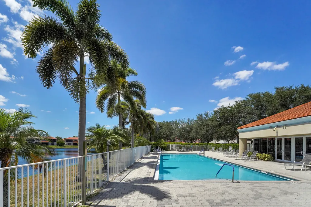 18475 Vía Di Sorrento Boca Raton FL 33496