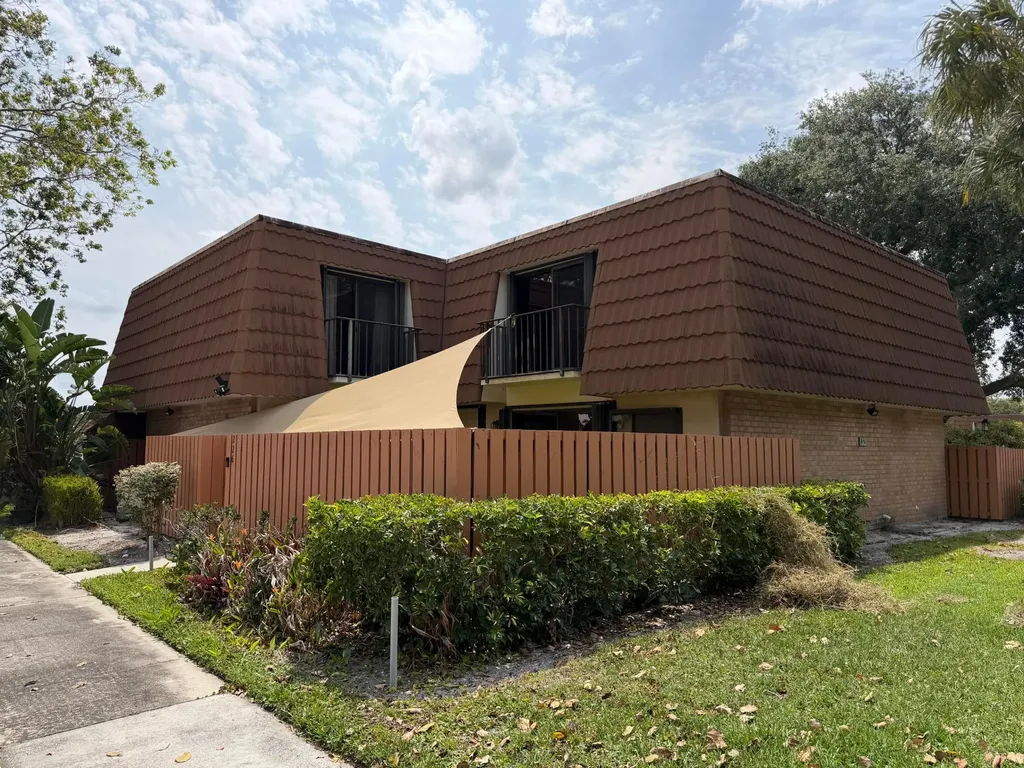226 Charter Way West Palm Beach FL 33407