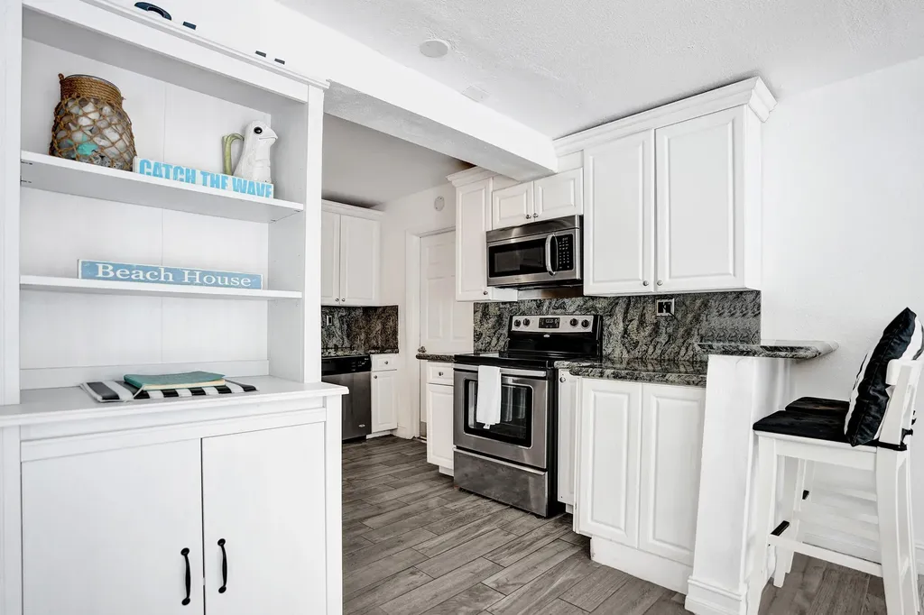 107 N Swinton Circle Delray Beach FL 33444