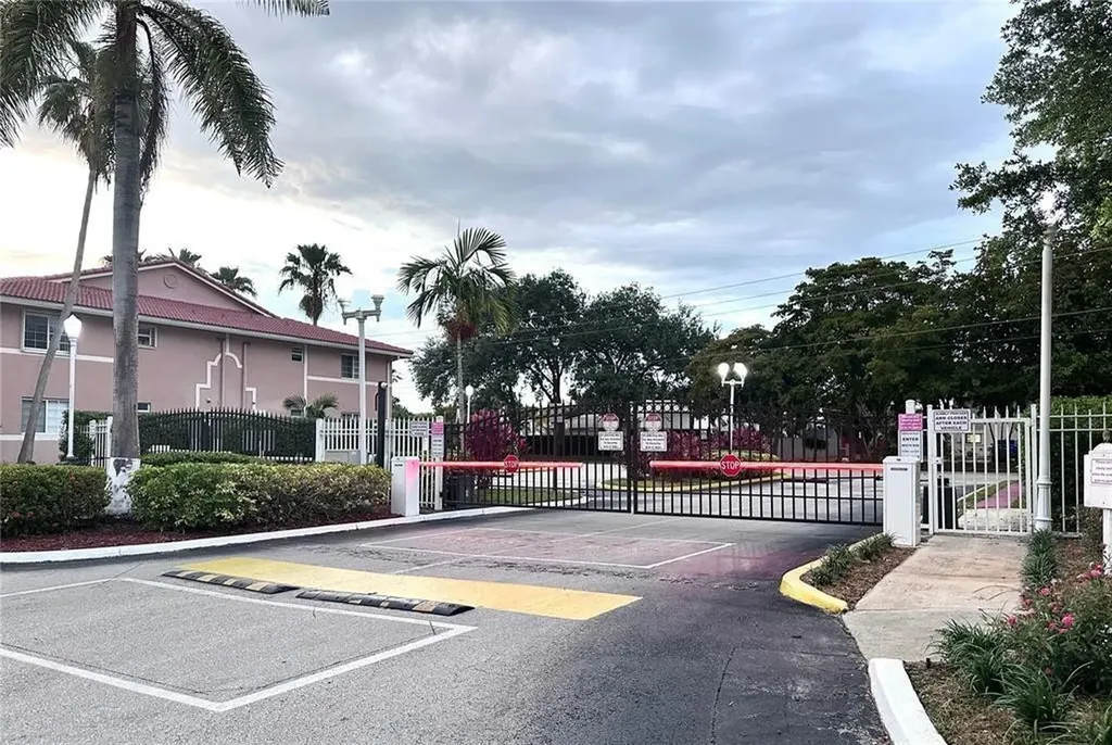 3241 Sabal Palm Manor Davie FL 33024