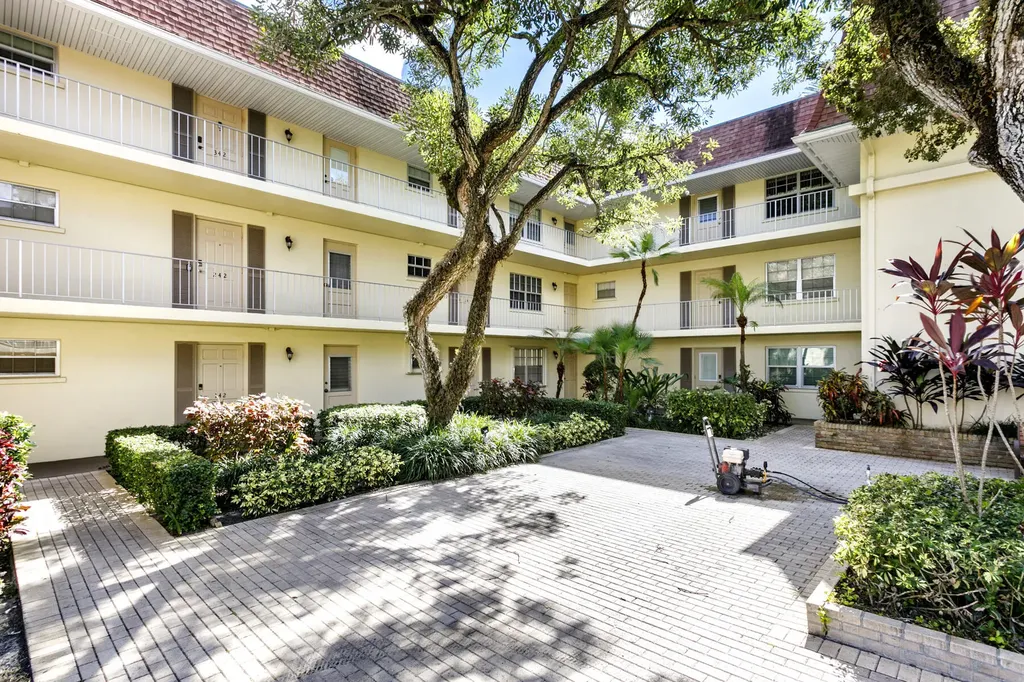 5510 Tamberlane Circle Palm Beach Gardens FL 33418