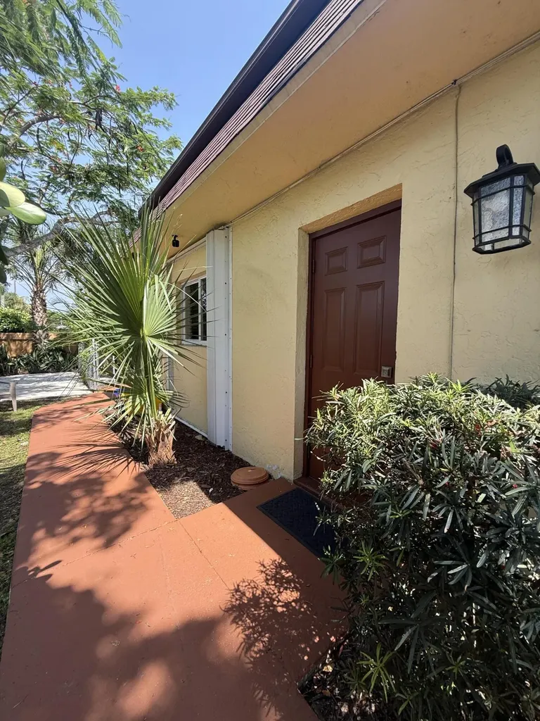 803 NE 2nd Avenue Delray Beach FL 33444