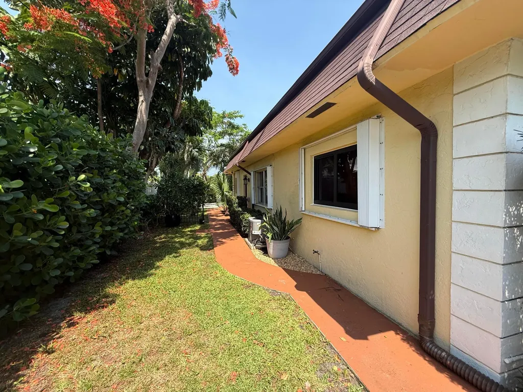 803 NE 2nd Avenue Delray Beach FL 33444