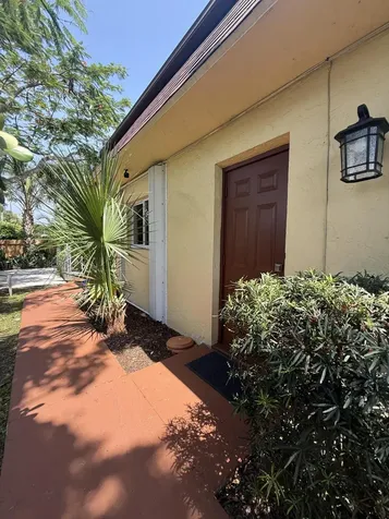 803 NE 2nd Avenue Delray Beach FL 33444