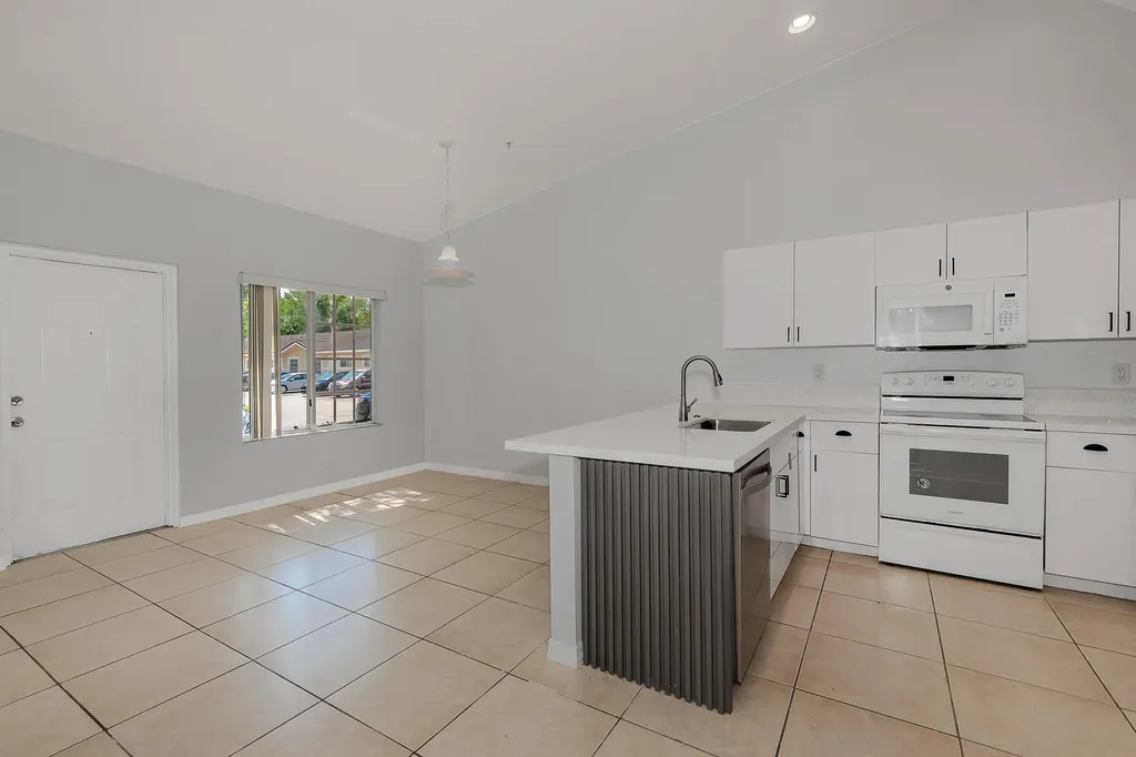 3838 SW 48th Avenue Hollywood FL 33023