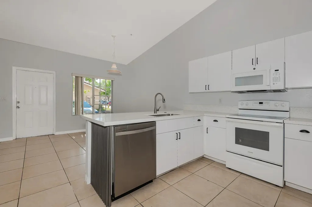 3838 SW 48th Avenue Hollywood FL 33023