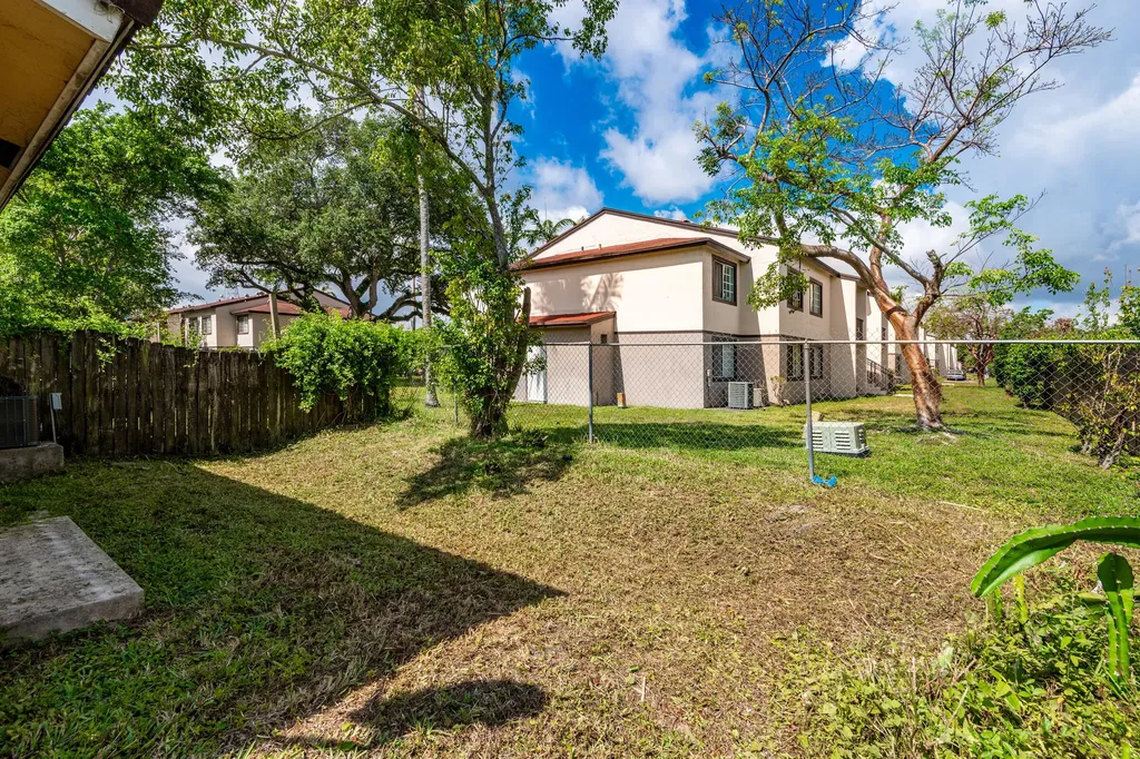 3838 SW 48th Avenue Hollywood FL 33023