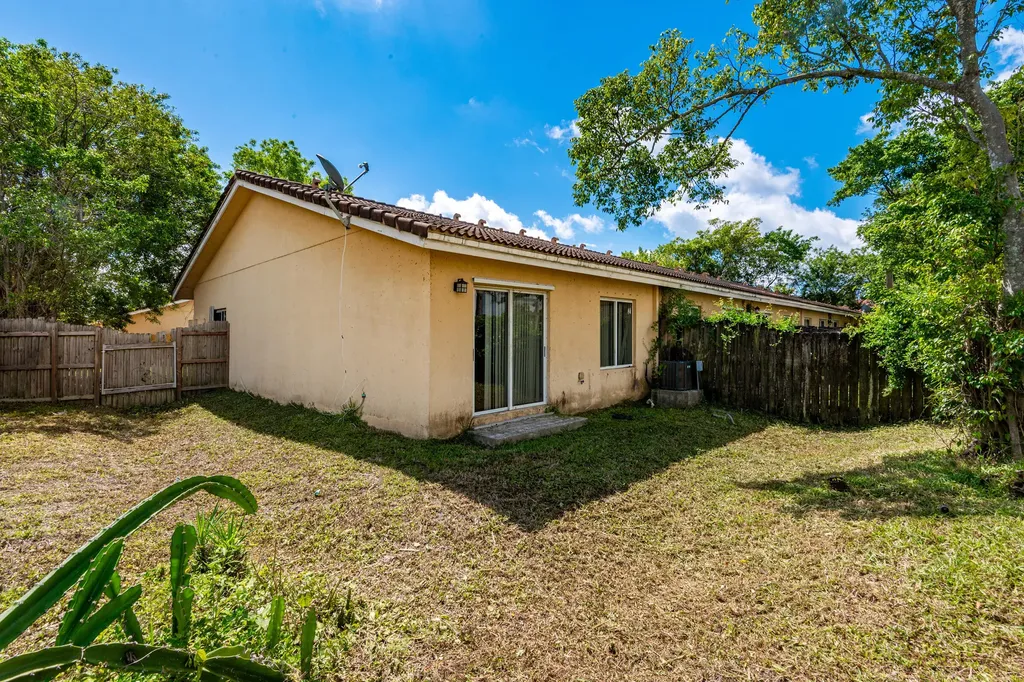 3838 SW 48th Avenue Hollywood FL 33023