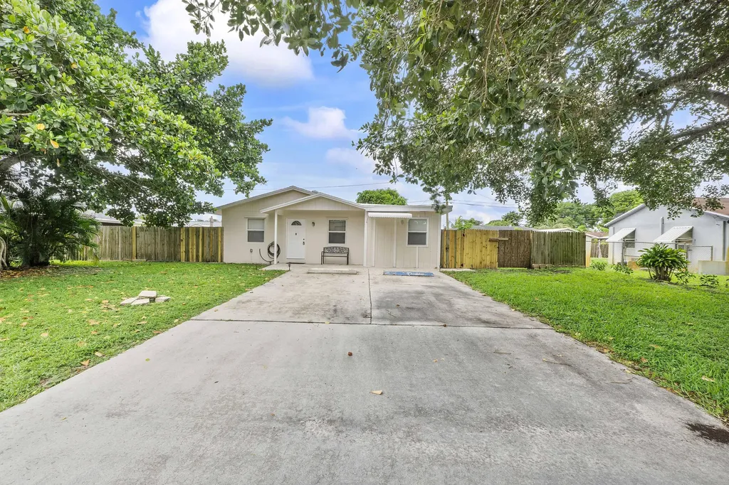 3344 Plaza Place Lake Worth FL 33462