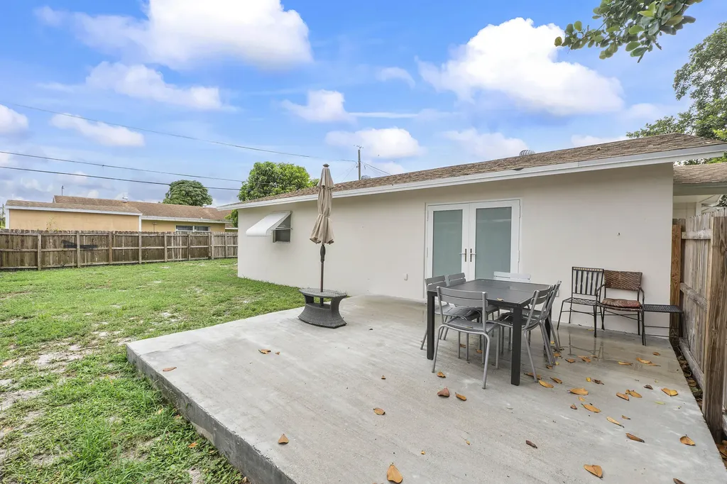 3344 Plaza Place Lake Worth FL 33462