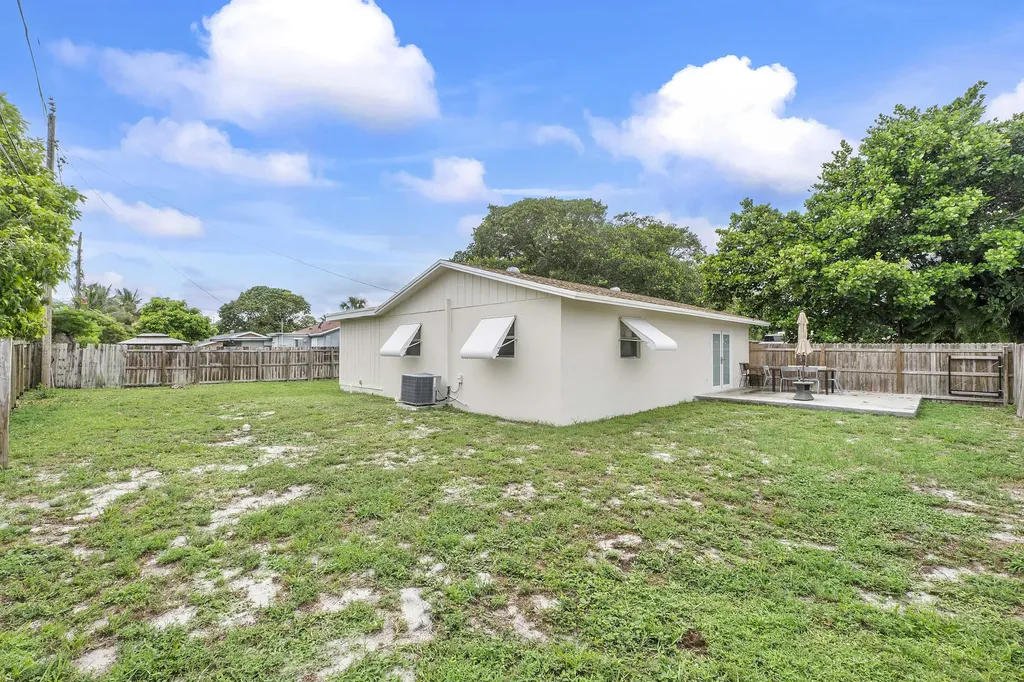 3344 Plaza Place Lake Worth FL 33462