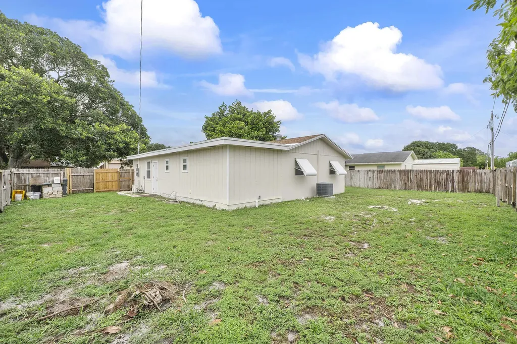 3344 Plaza Place Lake Worth FL 33462