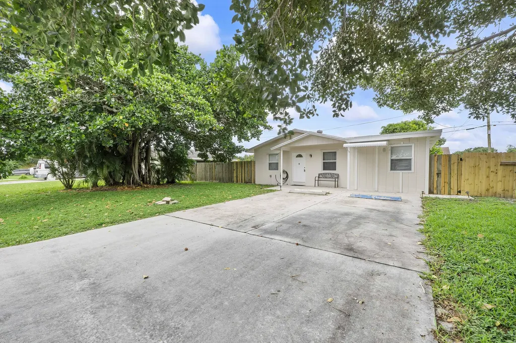 3344 Plaza Place Lake Worth FL 33462