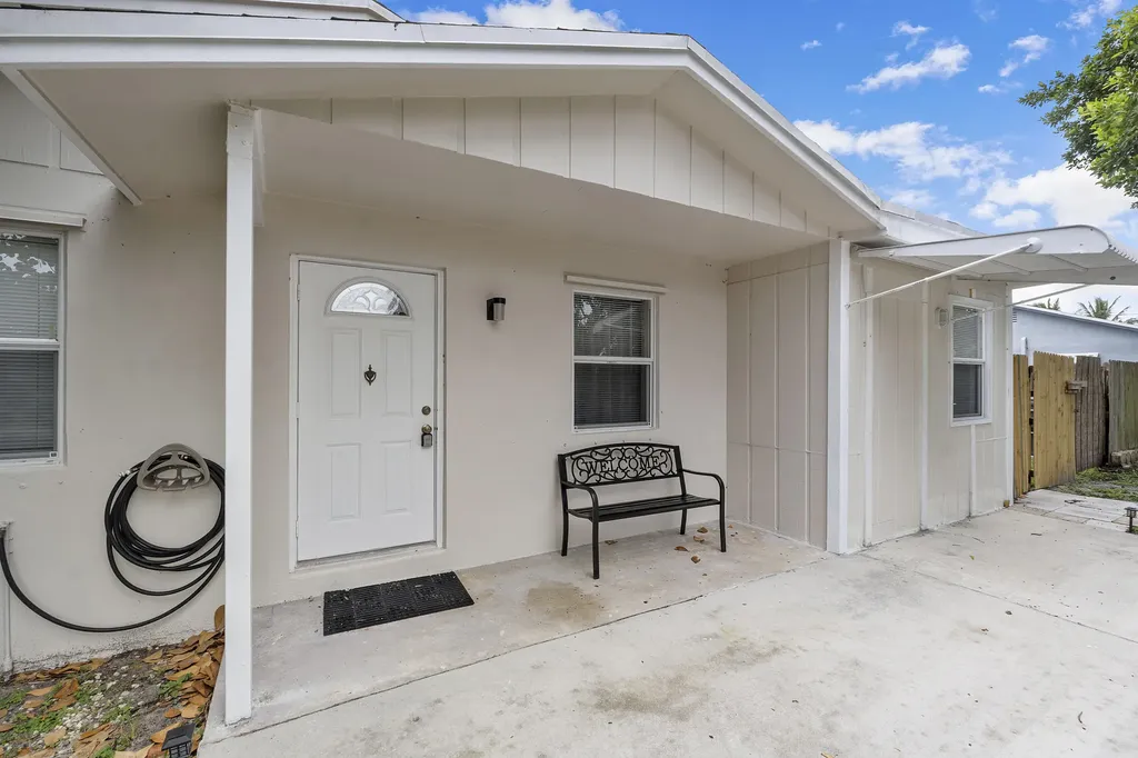 3344 Plaza Place Lake Worth FL 33462