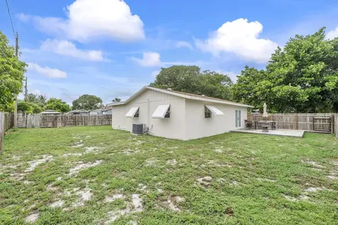 3344 Plaza Place Lake Worth FL 33462