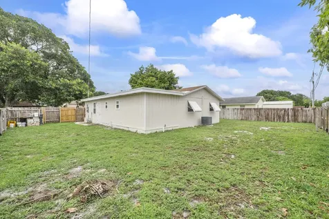 3344 Plaza Place Lake Worth FL 33462